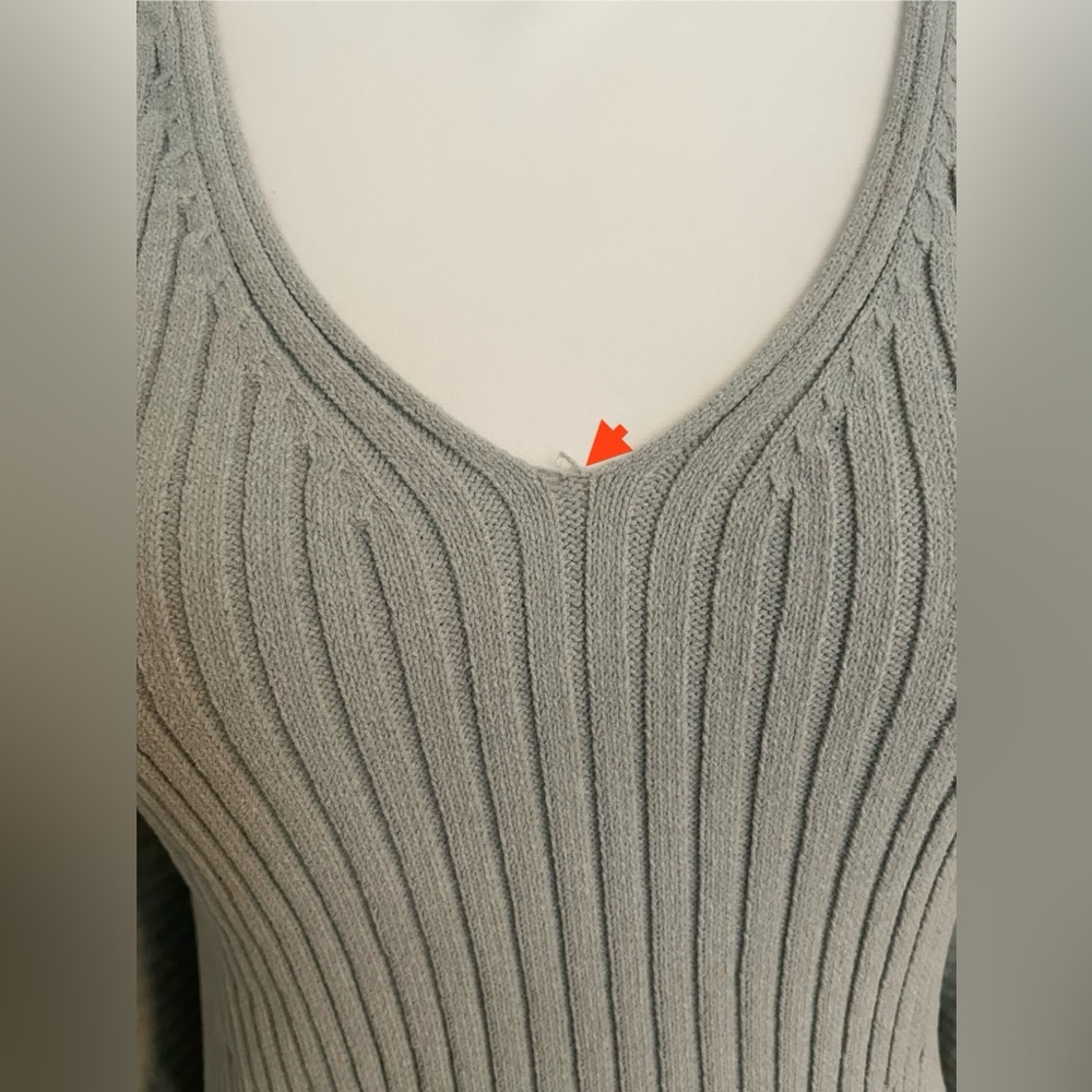 Express Light Green V-Neck Ribbed Stretch Sweater Women’s XS - Picture 2 of 10